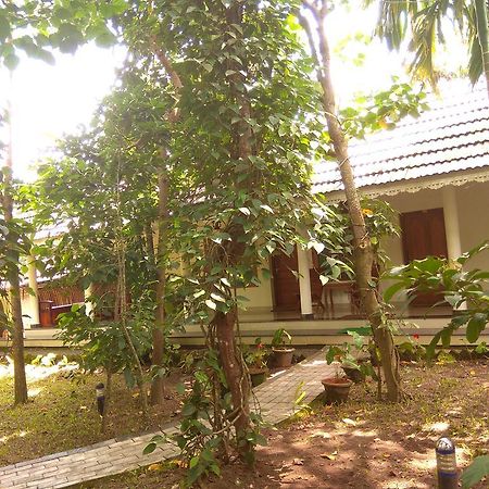 Green Court Cottage Thekkady Exterior foto